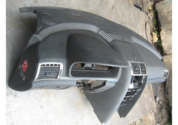 Панель приладів, торпедо Peugeot 407